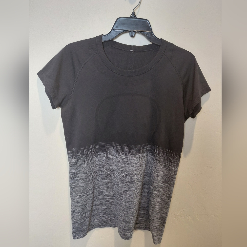 Women's Black and Gray Short Sleeve Top